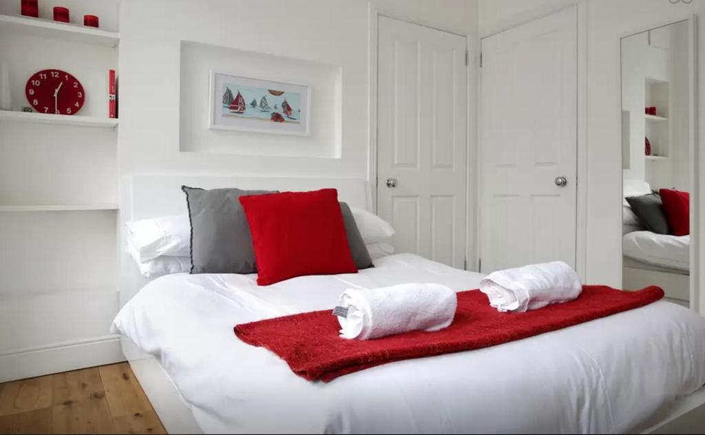 Clamshell Land - Royal Mile Apartment Единбург Стая снимка