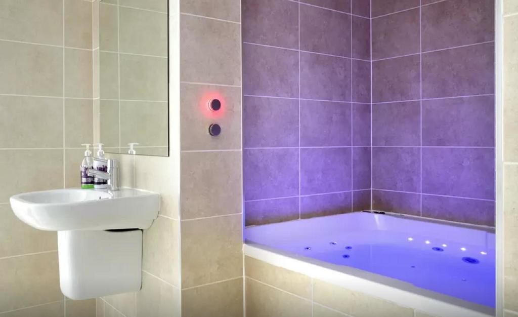 Clamshell Land - Royal Mile Apartment Единбург Стая снимка